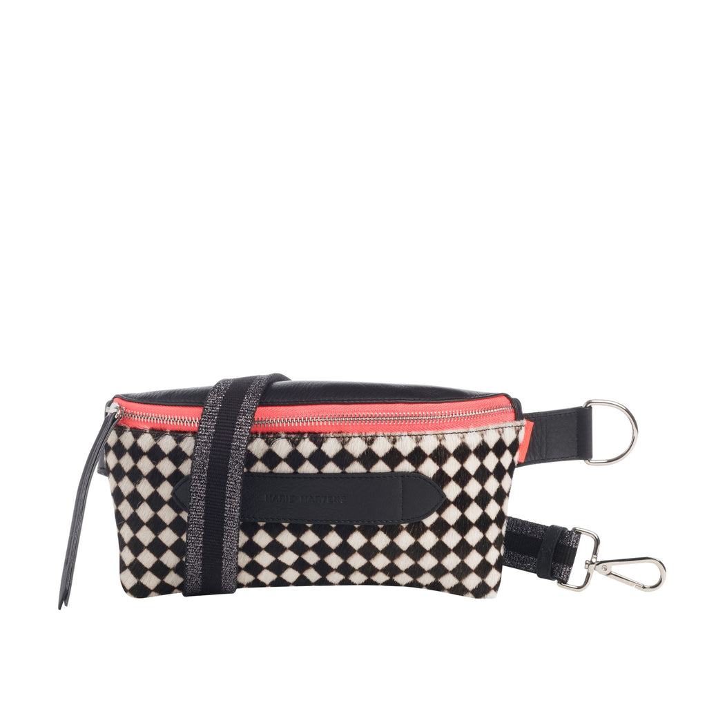 Coachella - Beltbag Marie Martens Black and white Damier in pony-style leather and grained leather - Pink zip neon 