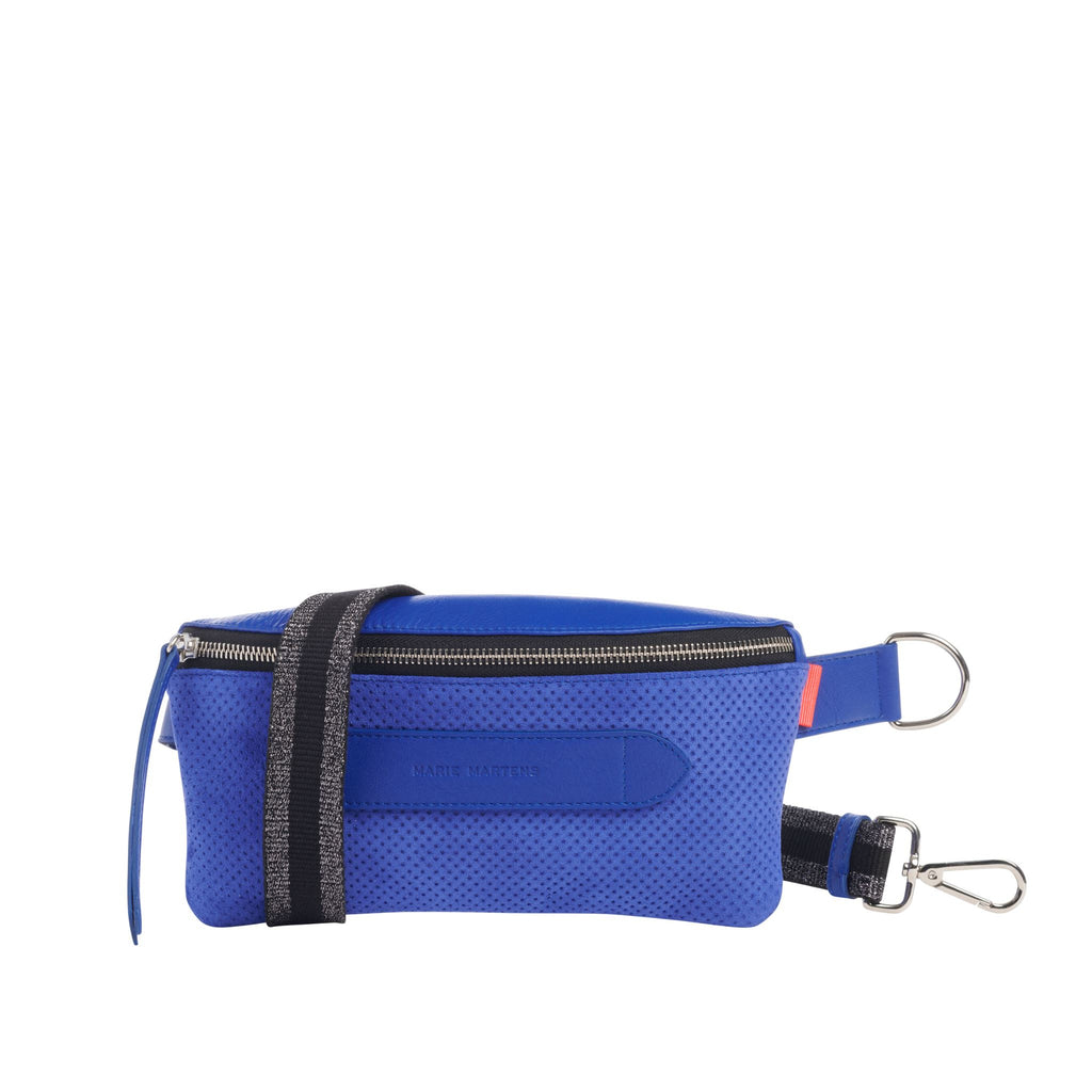 Coachella - Sac ceinture Beltbag Marie Martens Bleu électrique en cuir velours (daim) perforé et en cuir grain naturel - Zip noir 