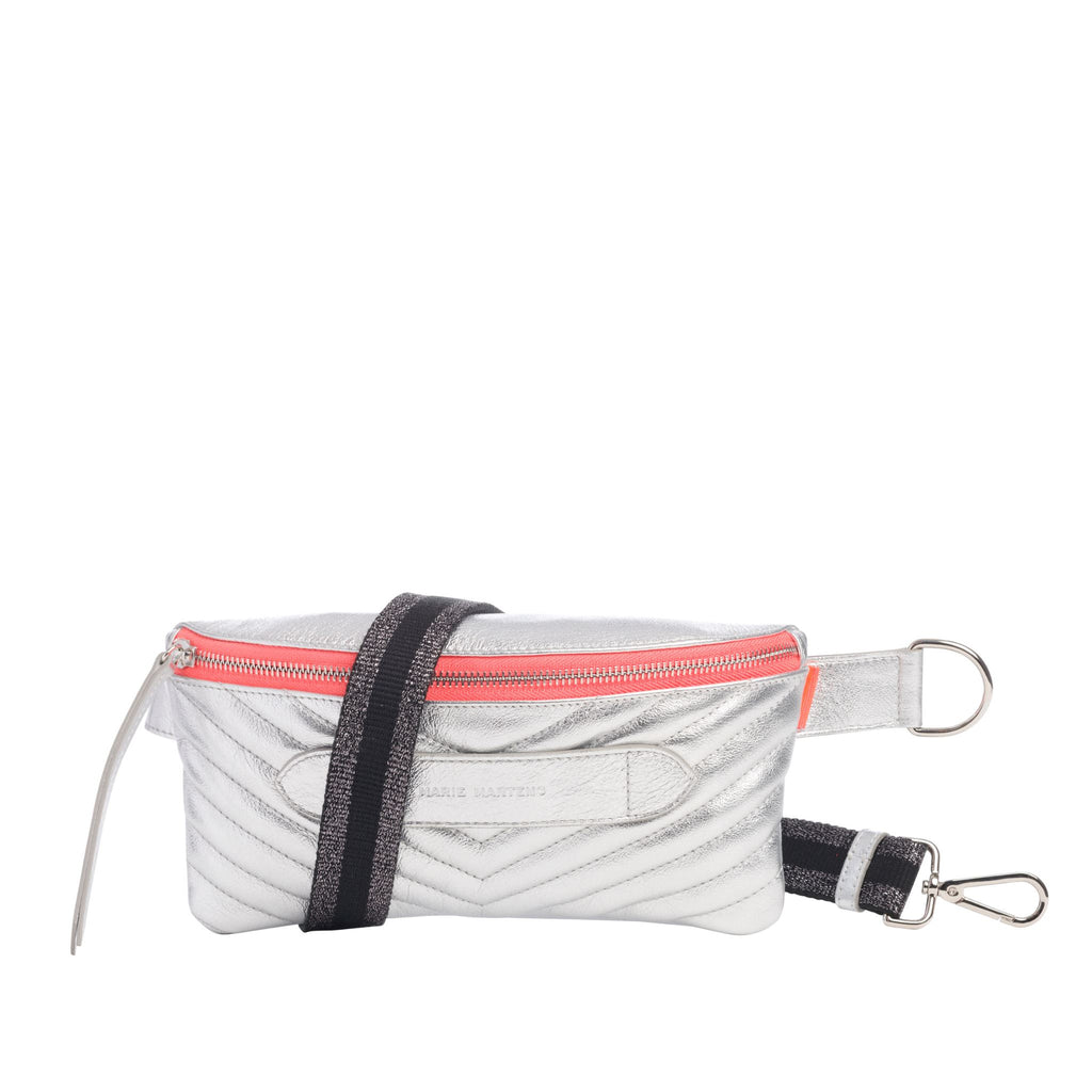 Coachella - Beltbag Marie Martens Silver Quilted in metallic leather - Pink zip neon 